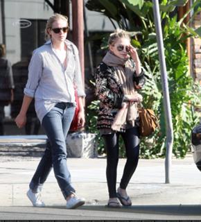 Mary-Kate Olsen feet photo thumbnail