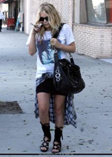 Mary-Kate Olsen feet photo thumbnail