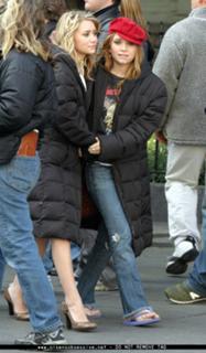Mary-Kate Olsen feet photo thumbnail