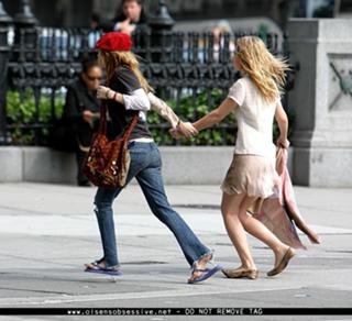 Mary-Kate Olsen feet photo thumbnail