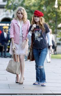 Mary-Kate Olsen feet photo thumbnail