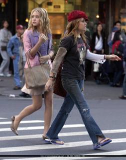 Mary-Kate Olsen feet photo thumbnail