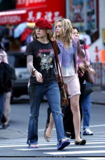 Mary-Kate Olsen feet photo thumbnail