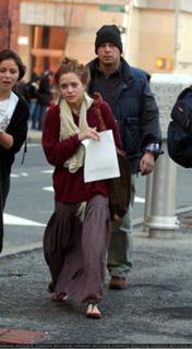 Mary-Kate Olsen feet photo thumbnail