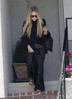 Mary-Kate Olsen feet photo thumbnail