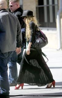 Mary-Kate Olsen feet photo thumbnail