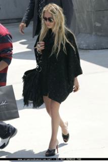 Mary-Kate Olsen feet photo thumbnail