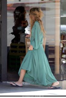 Mary-Kate Olsen feet photo thumbnail