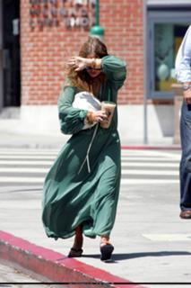 Mary-Kate Olsen feet photo thumbnail