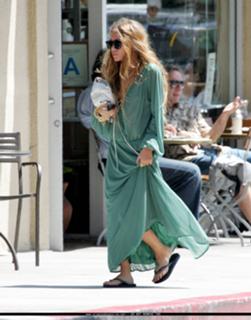 Mary-Kate Olsen feet photo thumbnail