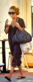 Mary-Kate Olsen feet photo thumbnail