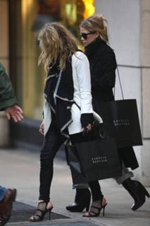 Mary-Kate Olsen feet photo thumbnail