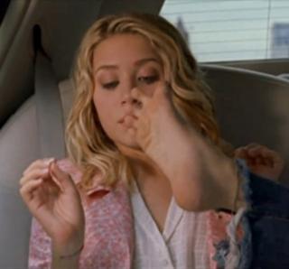 Mary-Kate Olsen feet photo thumbnail