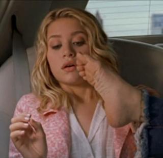 Mary-Kate Olsen feet photo thumbnail