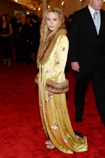 Mary-Kate Olsen feet photo thumbnail