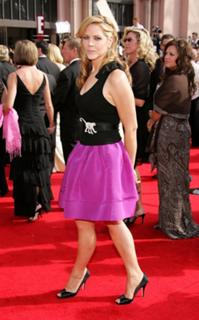 Mary McCormack feet photo thumbnail