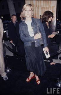 Mary McCormack feet photo thumbnail