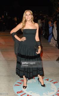 Mary McCormack feet photo thumbnail