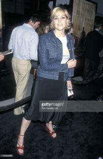Mary McCormack feet photo thumbnail