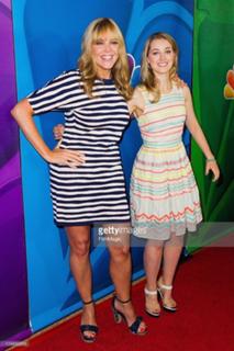 Mary McCormack feet photo thumbnail