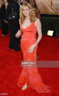 Mary McCormack feet photo thumbnail