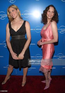 Mary McCormack feet photo thumbnail