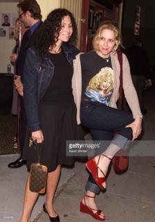 Mary McCormack feet photo thumbnail