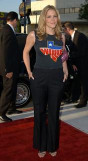 Mary McCormack feet photo thumbnail