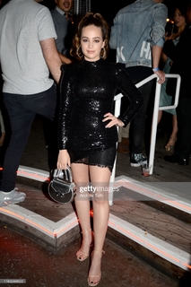 Mary Mouser feet photo thumbnail