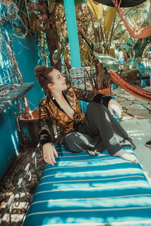 Mary Mouser feet photo thumbnail