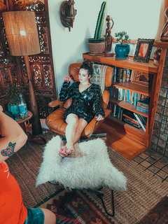 Mary Mouser feet photo thumbnail