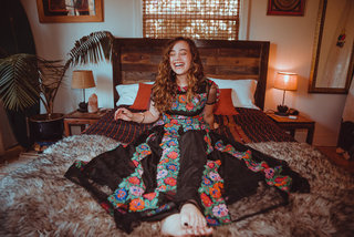 Mary Mouser feet photo thumbnail
