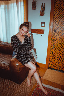 Mary Mouser feet photo thumbnail