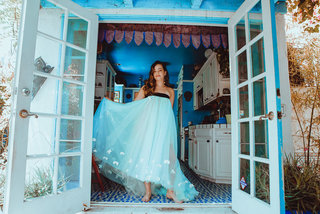 Mary Mouser feet photo thumbnail