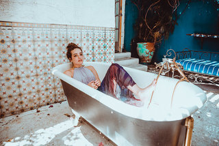 Mary Mouser feet photo thumbnail