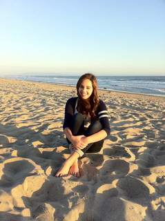 Mary Mouser feet photo thumbnail
