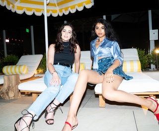 Mary Mouser feet photo thumbnail