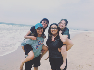 Mary Mouser feet photo thumbnail