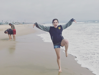 Mary Mouser feet photo thumbnail
