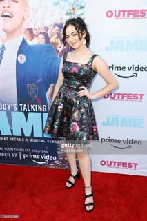 Mary Mouser feet photo thumbnail