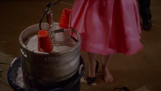 Mary Mouser feet photo thumbnail
