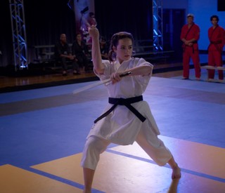 Mary Mouser feet photo thumbnail