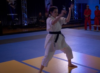 Mary Mouser feet photo thumbnail