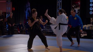 Mary Mouser feet photo thumbnail