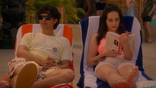 Mary Mouser feet photo thumbnail