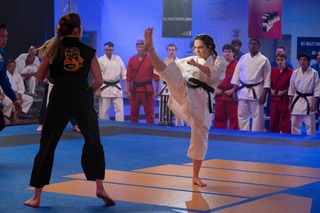 Mary Mouser feet photo thumbnail