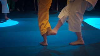 Mary Mouser feet photo thumbnail