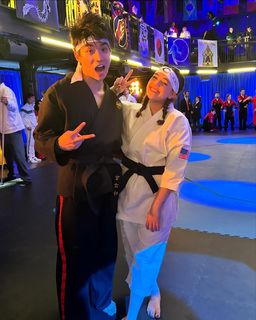 Mary Mouser feet photo thumbnail