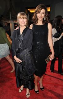 Mary Steenburgen feet photo thumbnail