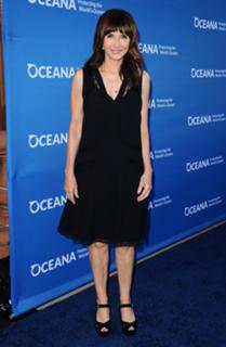 Mary Steenburgen feet photo thumbnail
